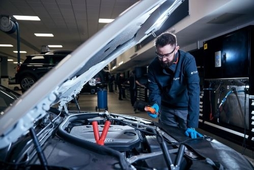 BMW Nottingham Technicians